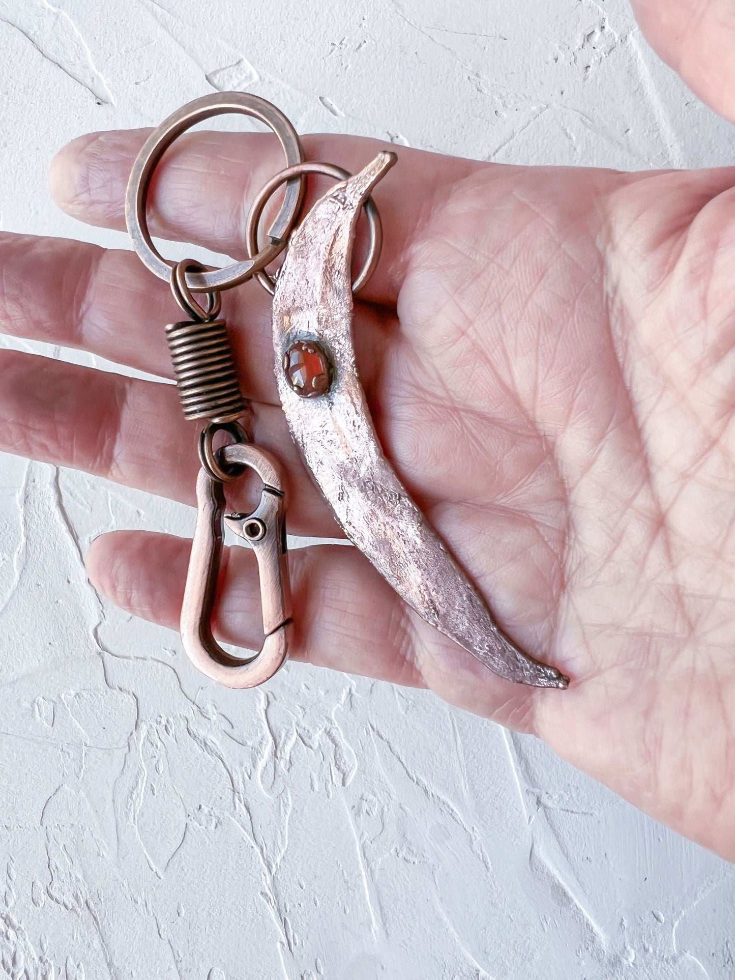 Copper Organic Gum Leaf with Onyx Accent Keyring - Copper Jewels