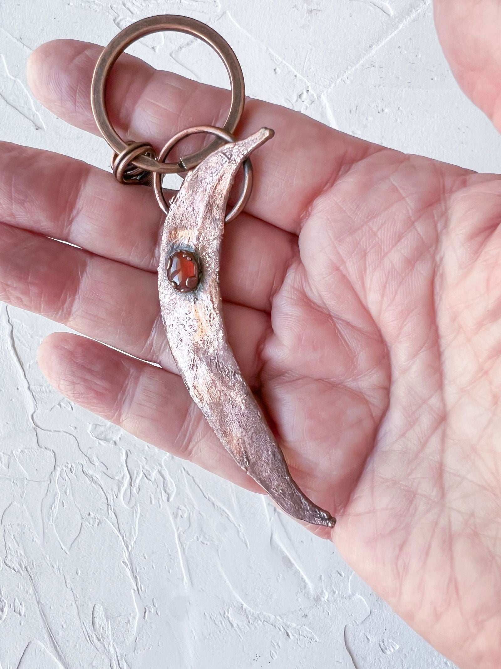 Copper Organic Gum Leaf with Onyx Accent Keyring - Copper Jewels