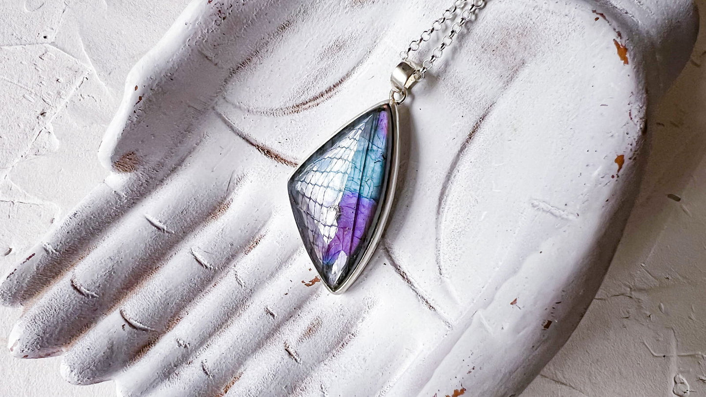 Mystic Horizon - Silver and Labradorite Pendant - Copper Jewels