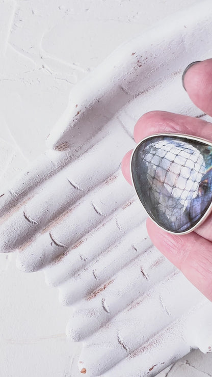 Labradorite and Silver Pendant Necklace – Aurora Whisper